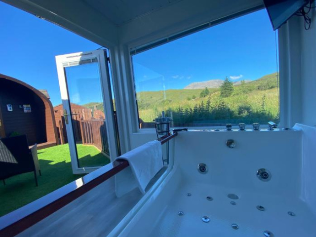 Highland Stays - Ben View Studio Pod & Jacuzzi Bath - Fort William