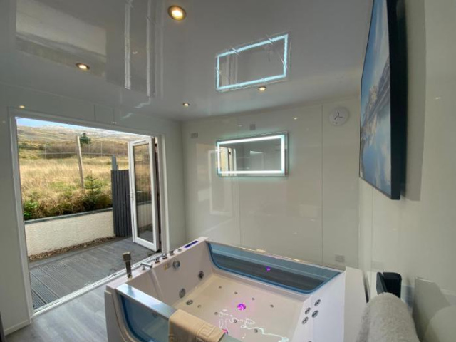 Highland Stays - Ben View Room & Jacuzzi Bath - Fort William