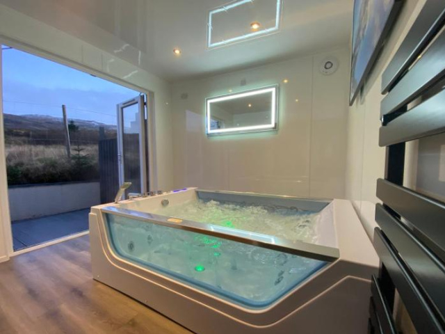 Highland Stays - Ben View Room & Jacuzzi Bath - Fort William