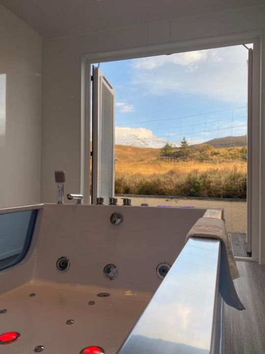 Highland Stays - Ben View Room & Jacuzzi Bath - Fort William
