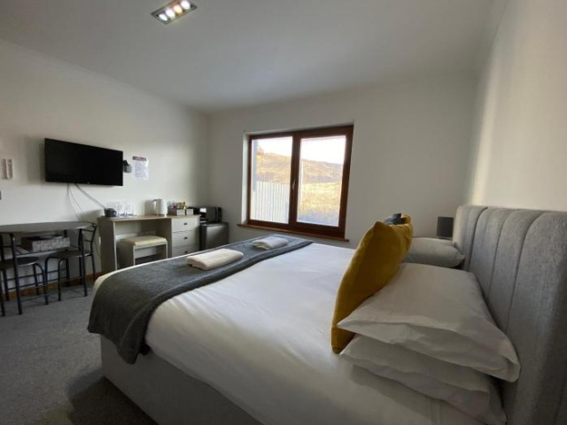 Highland Stays - Ben View Room & Jacuzzi Bath - Fort William