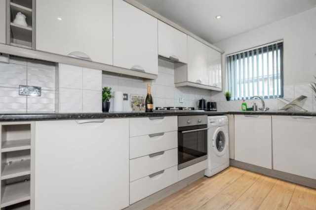 City Centre Townhouse - 3 Bedrooms - Garage - Parking - TOP RATED - 伯明罕