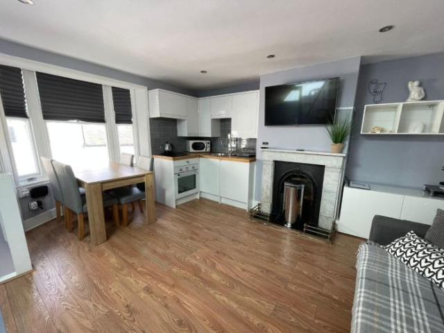 Great location - 100m from the sea! - Brighton and Hove