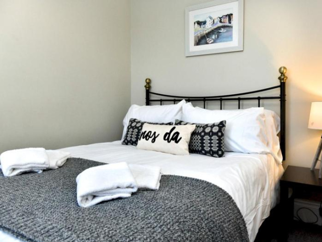 Pass the Keys Cosy 2 bed house close to City centre with garden - Cardiff