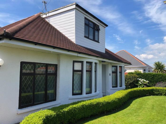 Cheerful 4-bedroom detached family home, quiet area - Cardiff