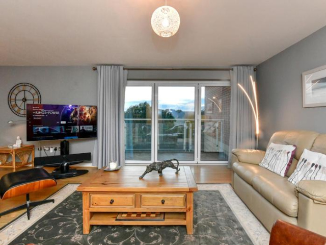 Pass the Keys Classy 2 Bed Apartment in the Bay with River Views - Cardiff