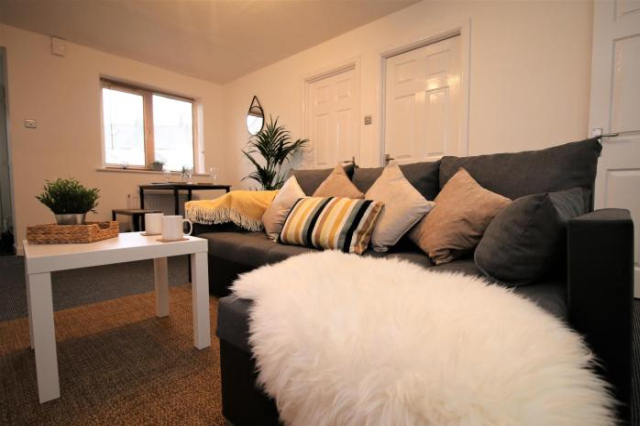 Thesiger Court Apartments - Free Private Parking - by Property Promise - Cardiff