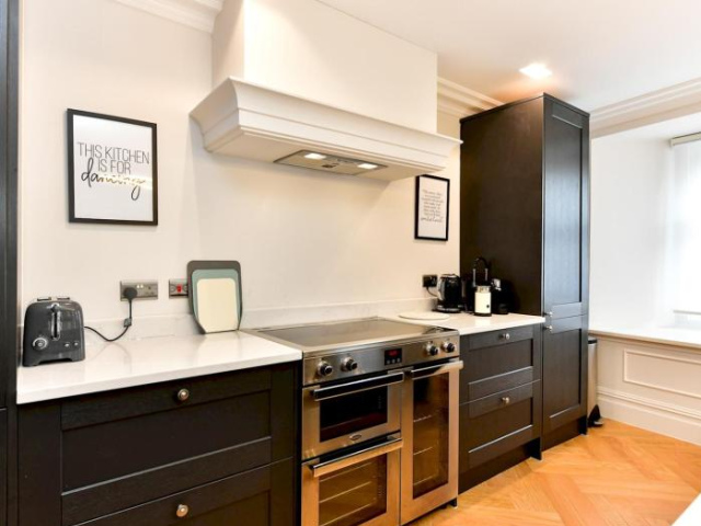 Pass the Keys Beautiful 2 Bed Apartment with Parking in the Bay - Cardiff