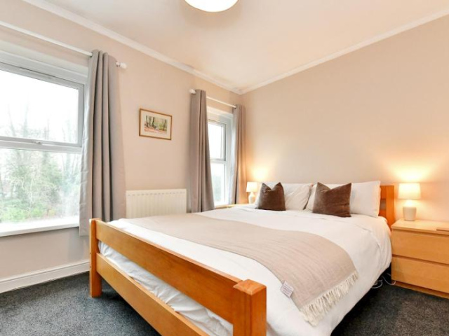 Pass the Keys Cosy Two Bedroom Home with Parking - Cardiff