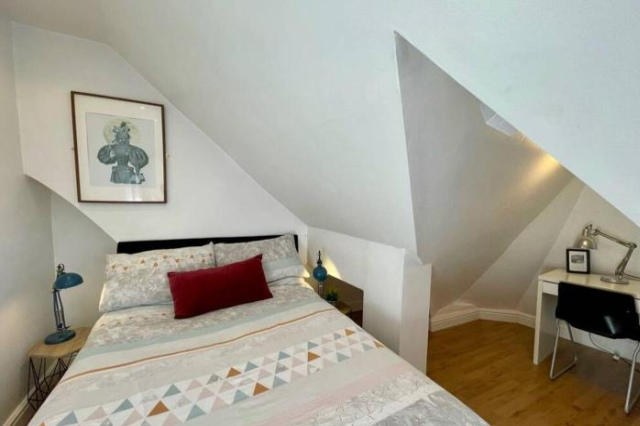 Group of 4 Apartments for up to 24 Guests - Cardiff