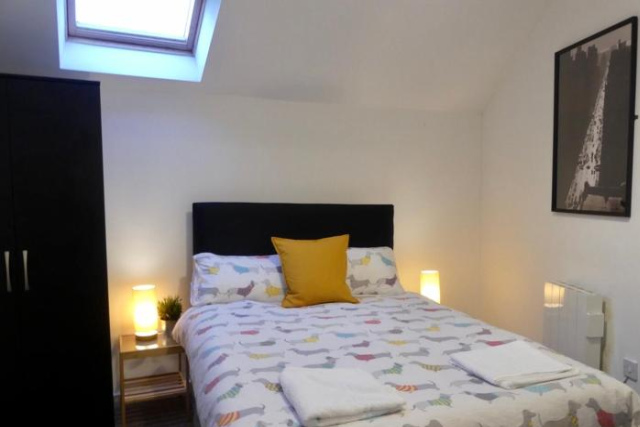 Bright and Modern 4 Person Apartment in City Centre - Cardiff
