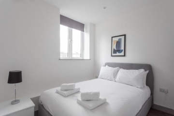 Contemporary 1 Bedroom Apartment Leeds