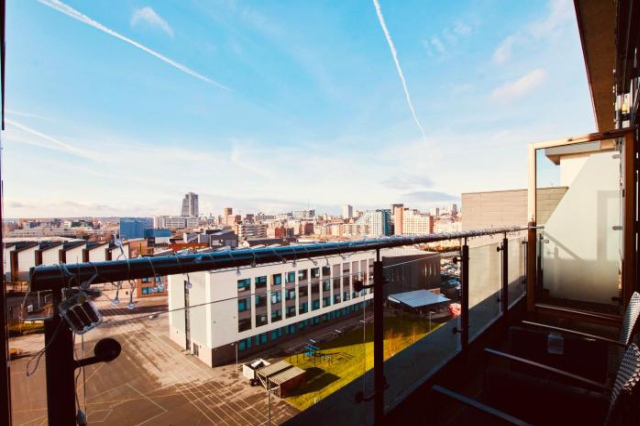 PRIMEDOORSTEP King Deluxe City Centre Apt Balcony View& Free Parking! - Leeds