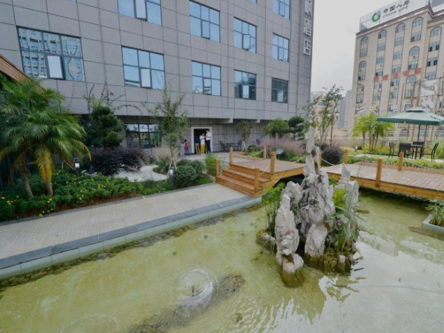 Lavande Hotel Xingyi Jushan Avenue - Guizhou