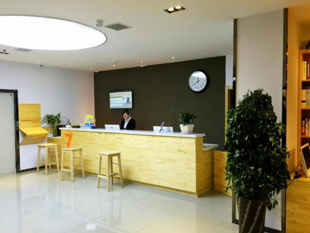 7天优品·大连开发区轻轨站五彩城店 - 遼寧