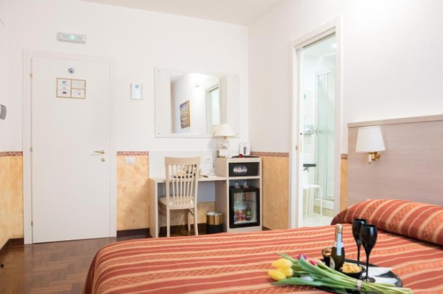 Domus Giulia Bed and Breakfast - Rome