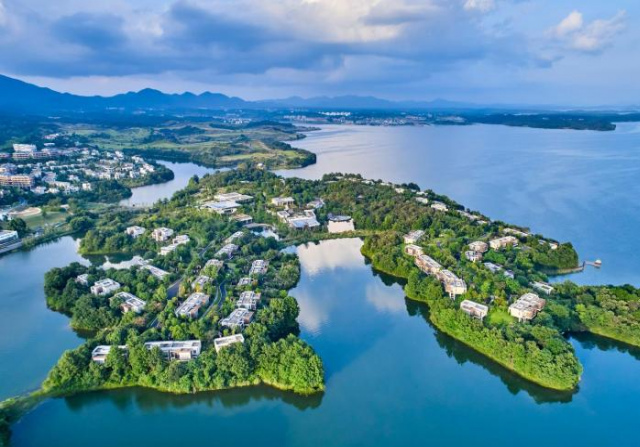Zhonghai Lushan West Sea Curio Collection by Hilton - Jiangxi
