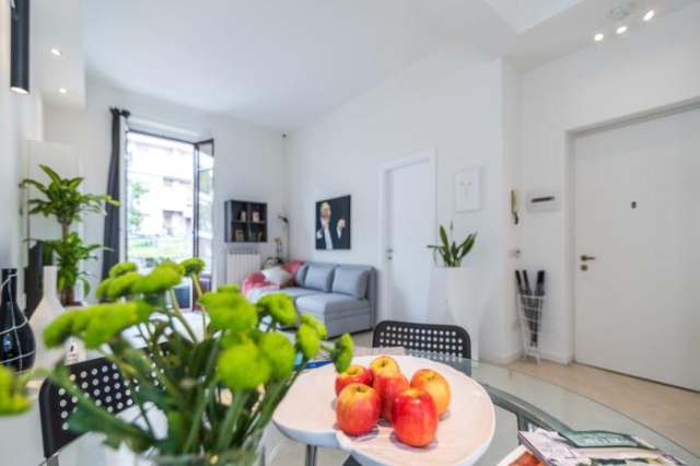 Lovely Cenisio Apartment - Milan
