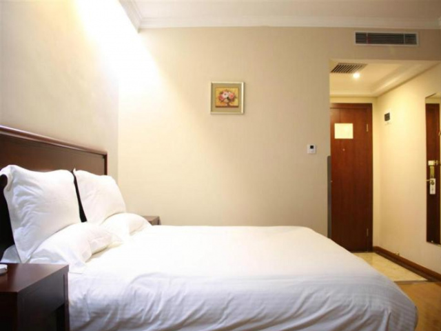 GreenTree Inn Chifeng Linxi Ronglin Jiayuan Express Hotel - Inner Mongolia