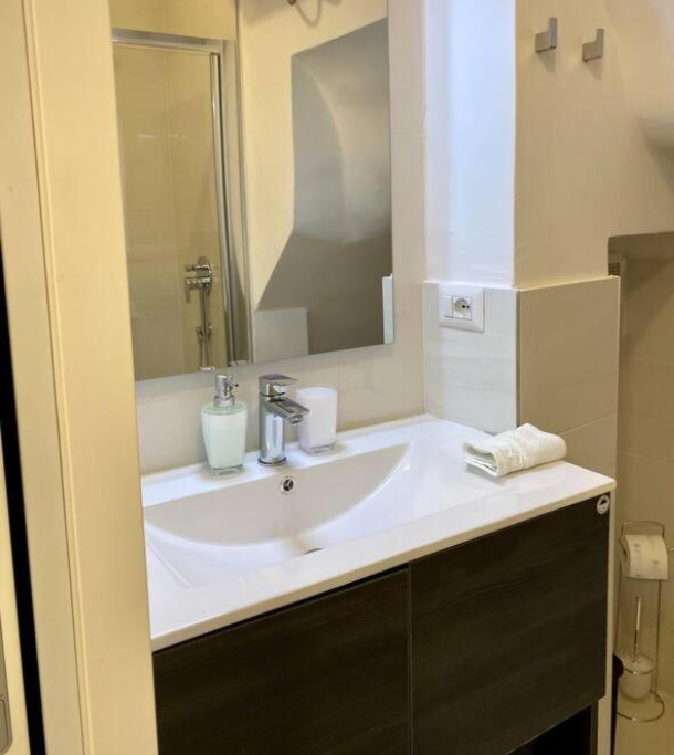 Cozy new studio in the center of Sanremo with balcony - 聖雷莫
