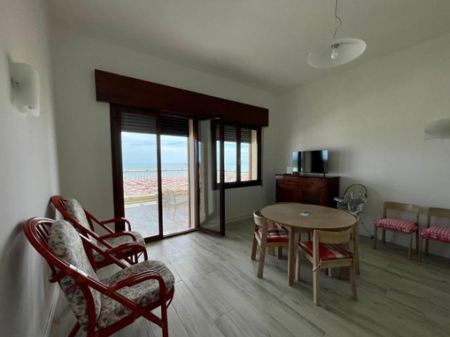 Seafront Lovely Penthouse Flat with Pool - Lido di Jesolo