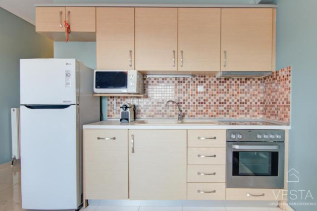 Uptown 2-level Apt, private patio & balcony with views - 塞薩羅尼基