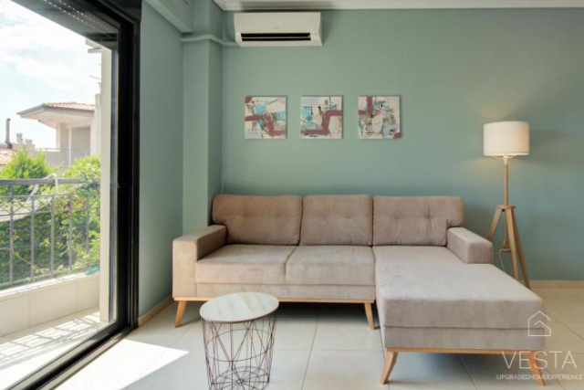 Uptown 2-level Apt, private patio & balcony with views - 塞薩羅尼基
