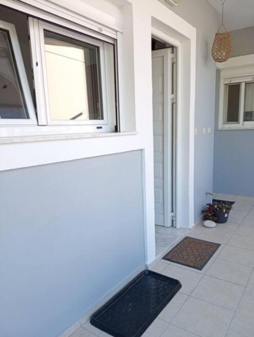 Sunny mountain view apartment with free parking - 羅德城