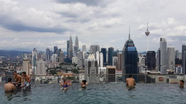 SkyBed Over The Sky Hostel @ Regalia Suites & Residences KL - Kuala Lumpur