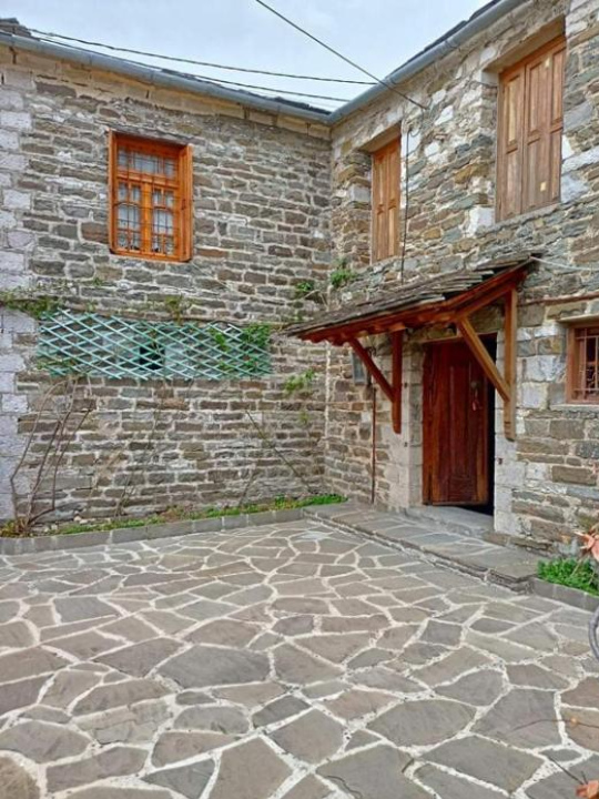 Andromeda: Traditional Accommodation - Papigo