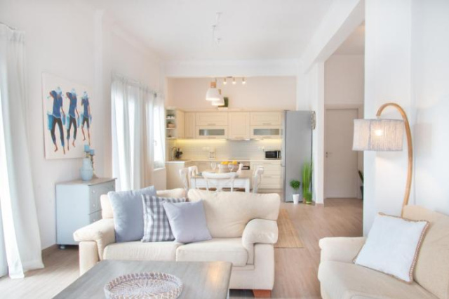 Beautiful house by the sea - Poros