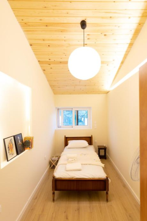 Peach Pine House - Escape Near City, Beach and Athens Airport - Vravrona
