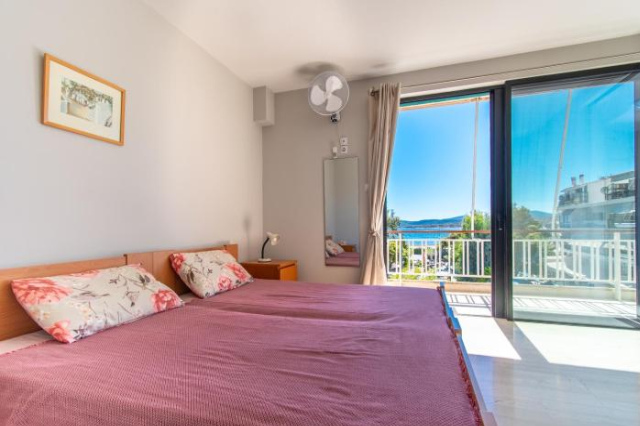 Lavish & Spacious APT with Stunning Seaview, 10 Min ATH Airport - Vravrona