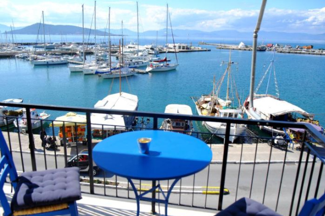 Apartment with Unique Harbor View - Aegina