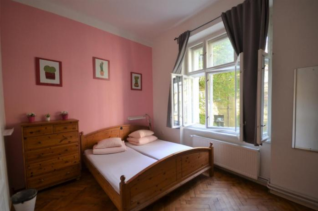 Travel & Joy Backpackers Hostel - Prague