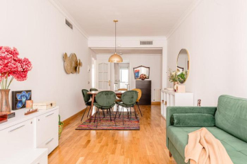 Spacious and great apartment with swimming pool in the center of Madrid by SharingCo.