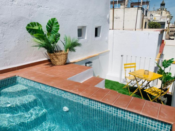 Tu casa con piscina privada en el centro