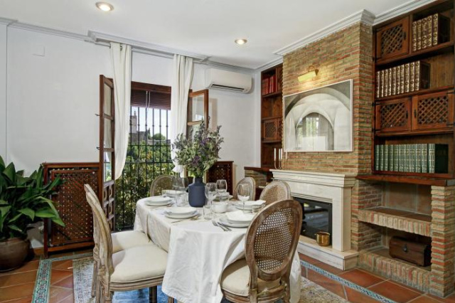 2.5 Million Villa. Magical Sunset. Super close to everything. 5BR, 4BA, Pool, A/C+Heating - Granada