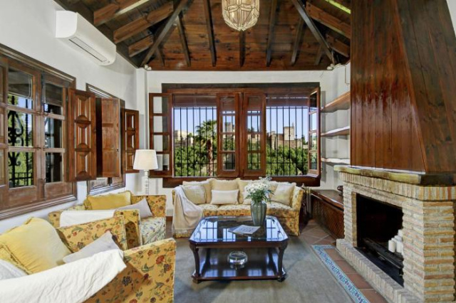 2.5 Million Villa. Magical Sunset. Super close to everything. 5BR, 4BA, Pool, A/C+Heating - Granada