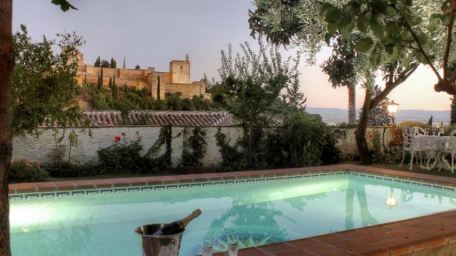 2.5 Million Villa. Magical Sunset. Super close to everything. 5BR, 4BA, Pool, A/C+Heating - Granada