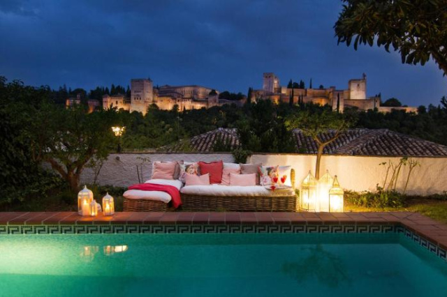 2.5 Million Villa. Magical Sunset. Super close to everything. 5BR, 4BA, Pool, A/C+Heating - Granada
