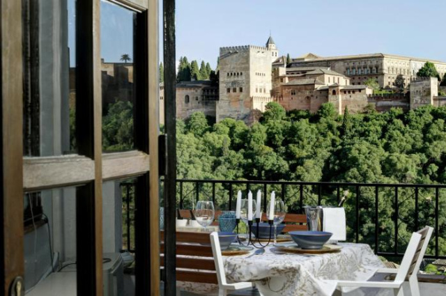 2.5 Million Villa. Magical Sunset. Super close to everything. 5BR, 4BA, Pool, A/C+Heating - Granada