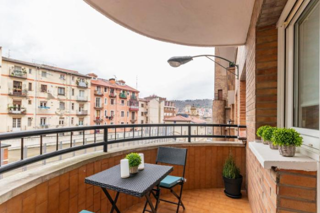 Casco Viejo junto a BilboRock - Bilbao