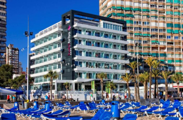 Breeza Hotel