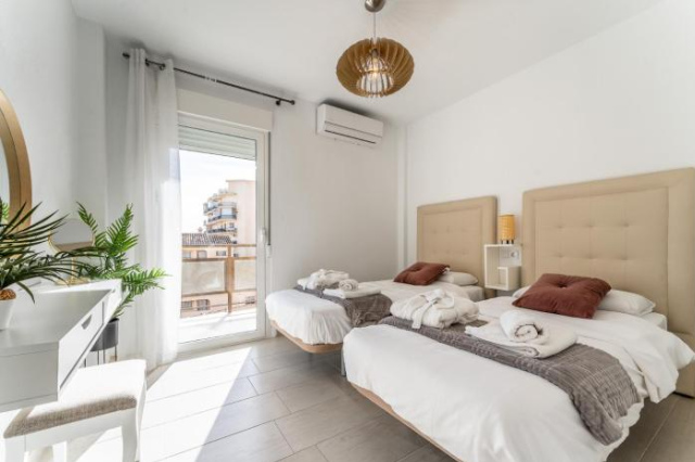 Sea View 2 Bedroom Apartment 2 Min Away from the Beach - Torremolinos