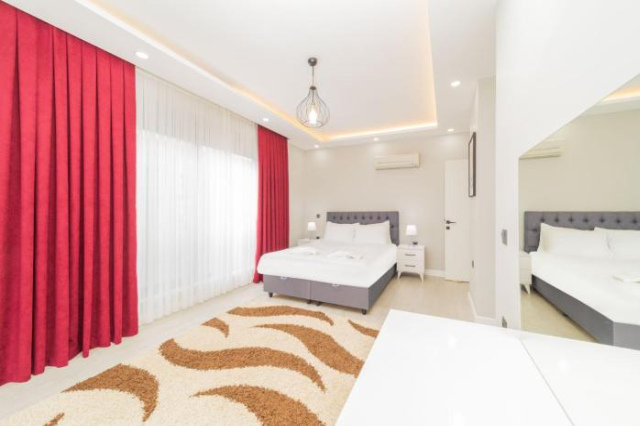 Villa with Pool Garden and Terrace in Antalya - Antalya