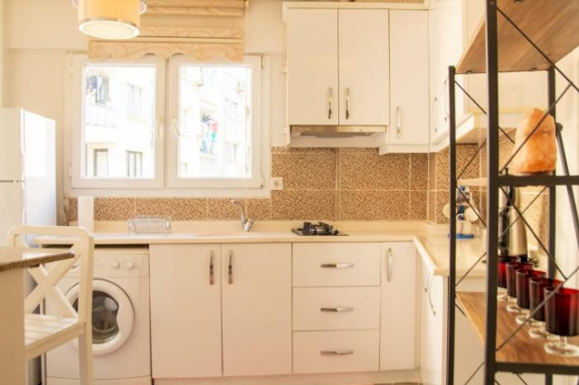Vibrant and Central Flat near Kordon in Alsancak - Izmir