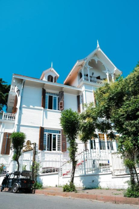 Laden Palas Prince's Island Historical Mansion - Buyukada