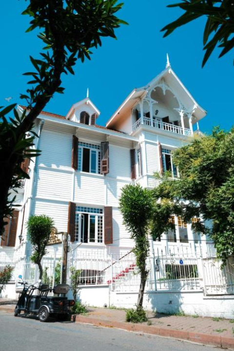 Laden Palas Prince's Island Historical Mansion - Buyukada