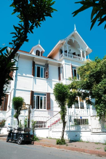 Laden Palas Prince's Island Historical Mansion